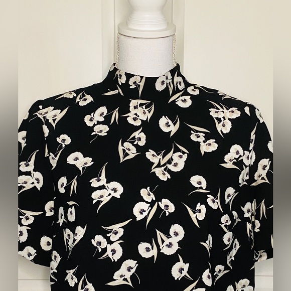 Floral Mock-Neck Blouse - Picture 2 of 3